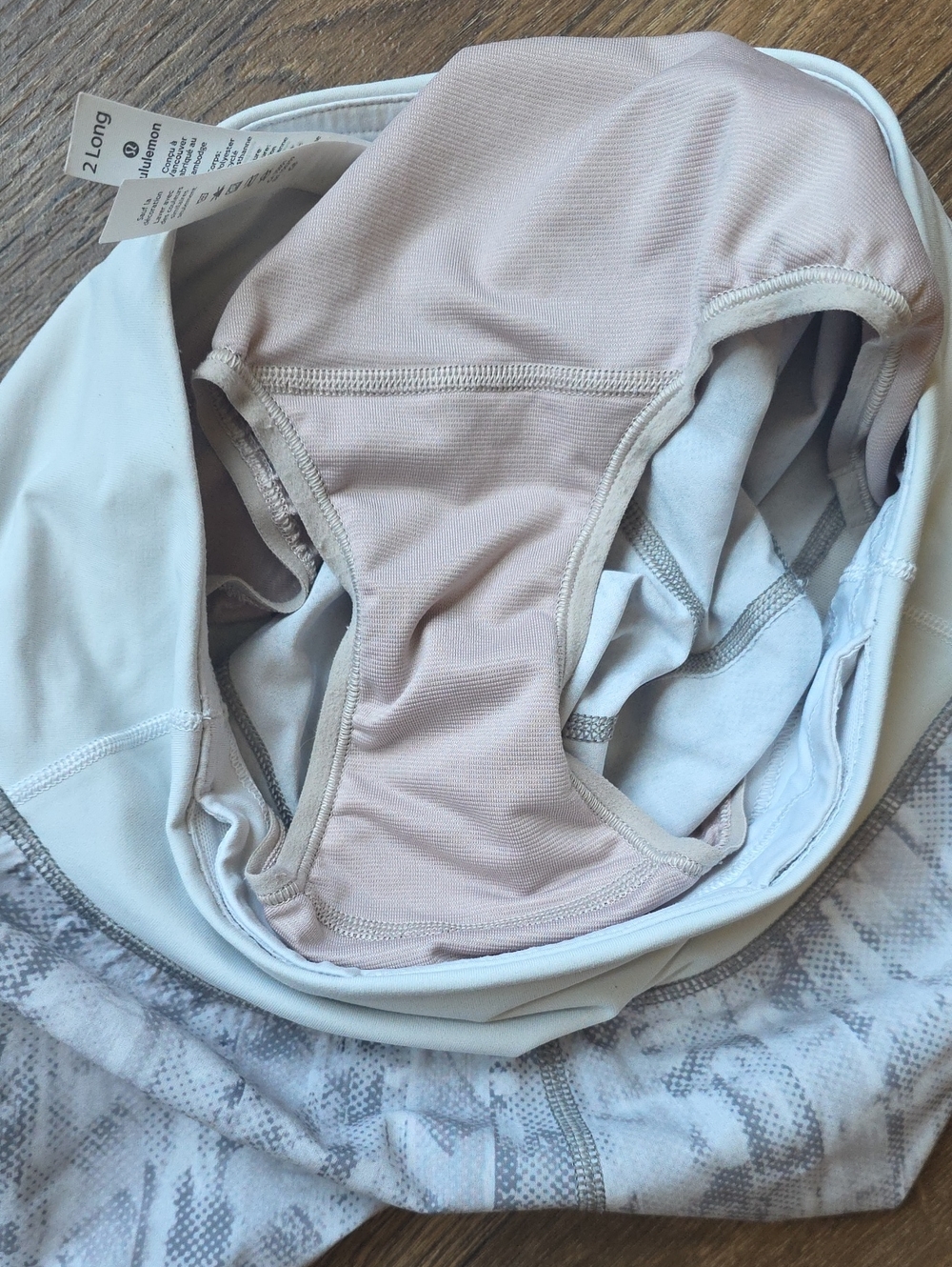 Lululemon Speed Up Shorts in a City Breeze Alpine White Size 2 TALL - Picture 7 of 7